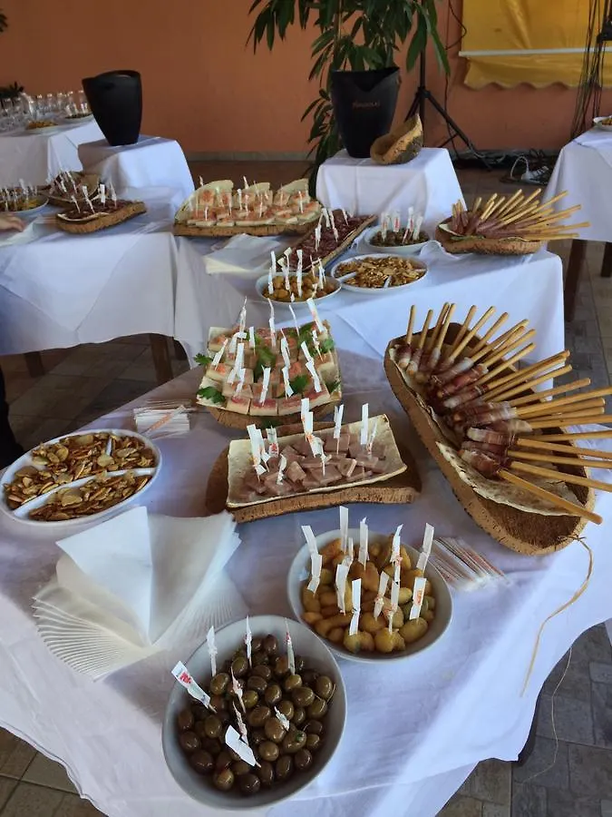 **  Hotel La Vela فاليدوريا إيطاليا